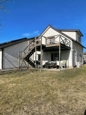Remodeled Lake House 4 Bed/ 3 bath, Pet Friendly Enjoy Fall on Cayuga Lake!