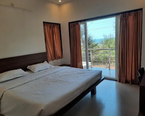 Raapan Beach Resort Hotele w: Malvan