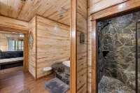 Copper Spa -Luxury Cabin w/ Steam Spa, Hot Tub - Sleeps 14 - Balcony