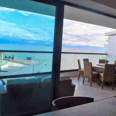 Beautiful Beach front Condo with pool and Espectacular ocean views Dining/Meeting Rooms