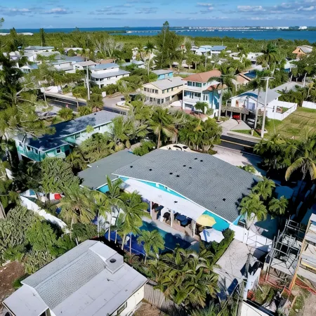 Charming Ground Level Resort Style 3 unit Condo - unit C