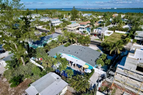 Charming Ground Level Resort Style 3 unit Condo  - unit C