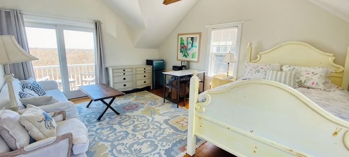 Adorable guest house with saltwater pool and spa with views close to beach Hotels in Nantucket