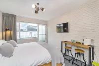 The Cube - Cosy Studio - Great Location Close to Attractions, Shops & Eateries Hotels in 