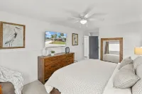 Large Game Room • Kayaks • No Steps • Waterfront - Gym