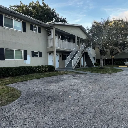 Charming 2-bedroom apartment with AC, WiFi in pleasant Delray Beach