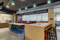 Tru by Hilton Leland Wilmington - breakfast