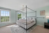 Lakes Region Home, Close to Hiking, Golf and More - 3-Star