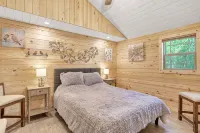 Lake View Nature Cabin at Bear Bluff Retreat