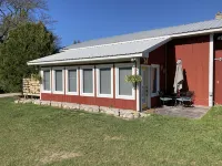 Adorable apartment close to Traverse City in a beautiful farm setting - Wi-Fi