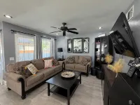 Cozy 2-bedroom condo with WiFi, AC in lovely Lake Forest.
