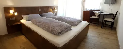 게스테하우스 에켄펠스  호텔