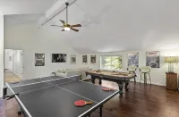 Bluebird's Burrow~ EV Charging, Hot Tub, Firepit, Game Room, Gym - Wifi