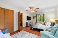 Mountain View Lodge: Bear Creek Lakes - Lake, Pool, Firepit & Pet Friendly