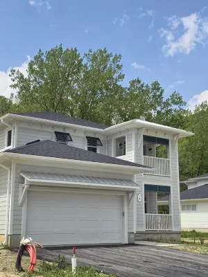 Relax house a few minutes from Port Stanley beach, with hot tub and game room
