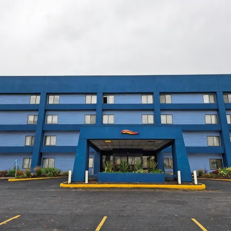 Days Inn by Wyndham Davenport