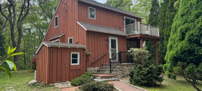 Renovated Coastal Farmhouse Near Beaches Hotels in Westerly