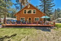 Hot Tub, Riverfront Chalet Family & Dog Friendly on Acre Near 3 Ski Areas, Sled - Chalets