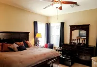 Beautiful private 4 bedroom resort (4th is a Den/Bed combo  Heated pool & spa