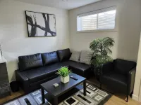 Cozy Super Luxury Legal Suite.20 minutes  to the airport.