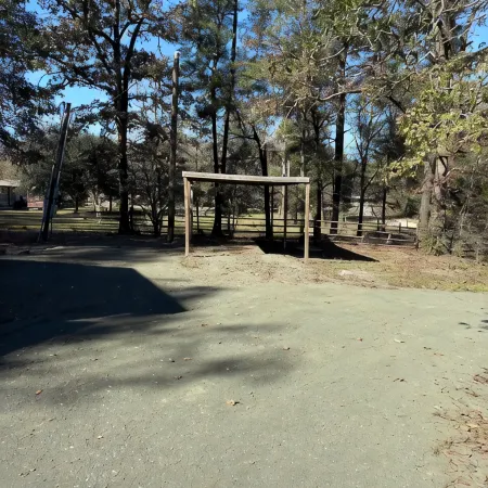 Fishing Camp 1-bedroom/Loft cabin in delightful Brookeland with AC, WiFi
