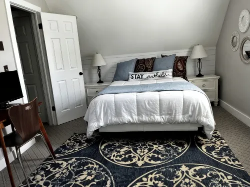 ESCAPE to Galena!  🌟Serenity Woods is your PREMIER, relaxing getaway! - 2-Star