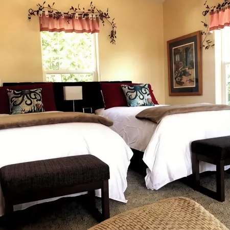 OCTOPUS SUITE, fire pit, BBQ, wildlife viewing platform, shared oceanfront deck.