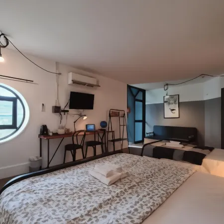 Hand Hotel