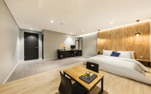 Hotel U