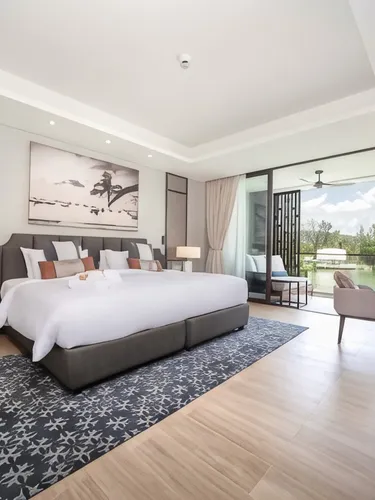 รูปภาพของStylish Lakeview Apt | 2BR 2BA + Balcony Views and Private Jacuzzi