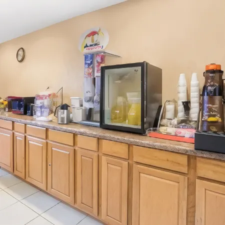 Super 8 by Wyndham Normal Bloomington