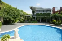 Mantravana Co-Living - Kolam Renang