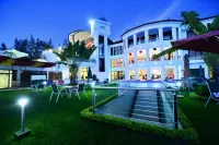 The Manor Hotel