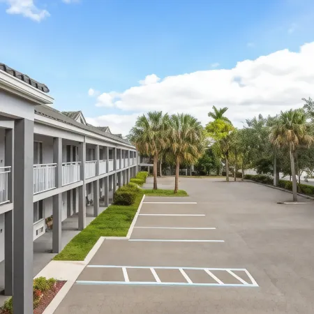 Super 8 by Wyndham Dania/Fort Lauderdale Arpt