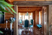 NEW CABIN! Hot Tub, Gazebo, Wraparound Deck, Sleeps 14. Drive to Hocking!