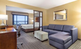 Comfort Inn & Suites Logan International Airport