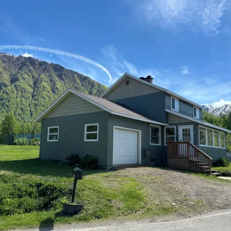 Bear Mountain View 4BR House, 25 min outside of Anchorage.  Pets welcome