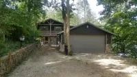 Lake Watauga FAMILY FUN, Sunny Lake Front Home  Private Dock  Water Toys WiFi - 4-Star