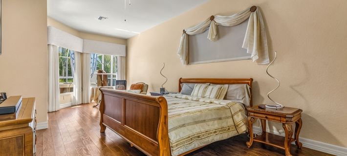 Cozy retreat in Spring Hill, 3 beds, 3 baths w/heated Pool  and Hot Tub Hotels in Spring Hill