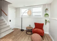 Modern Boho Townhome w/Hidden Reading Nook Near Downtown Des Moines! - 방갈로