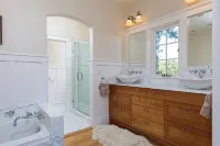 The Claremont District Luxury Residence -  Privatzimmer