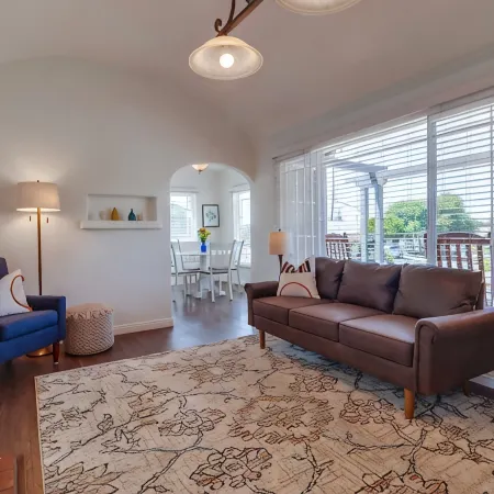 Welcoming bungalow with den, ideal for longer stays, near everything! Hoteles en La Mesa