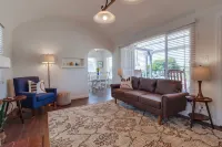 Welcoming bungalow with den, ideal for longer stays, near everything! - 3つ星