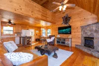 Mountain Forest Cabin w/ Therapeutic SPA Jacuzzi/Pool table/Gameroom Lic #033262 - Wifi
