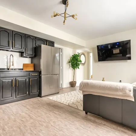 2BR for Crews & Families Near Jersey Gardens Mall