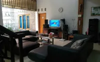Comfy Room at Honey Guesthouse Syariah
