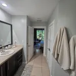 Spacious Pacifico condo-large balcony.  Access to pool, jacuzzi with bar/grill - piscina