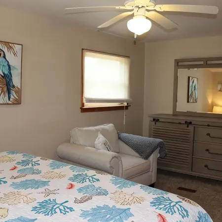 Cheerful, Semi Oceanfront, pet friendly, w/pool