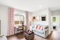 Cozy Private 1Br Suite w/Trails and Amazing Views, Port Orchard - Homestays