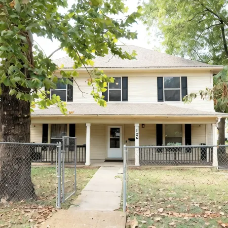 Spacious 6-bedroom house in Hearne with WiFi, AC